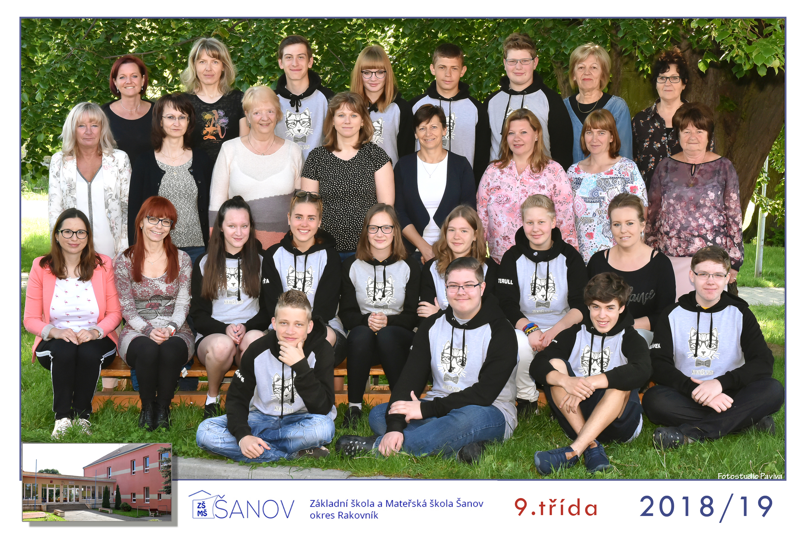 9.třída s kantory.jpg