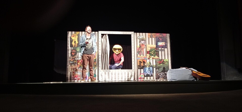 Anglicko-české divadelní představení